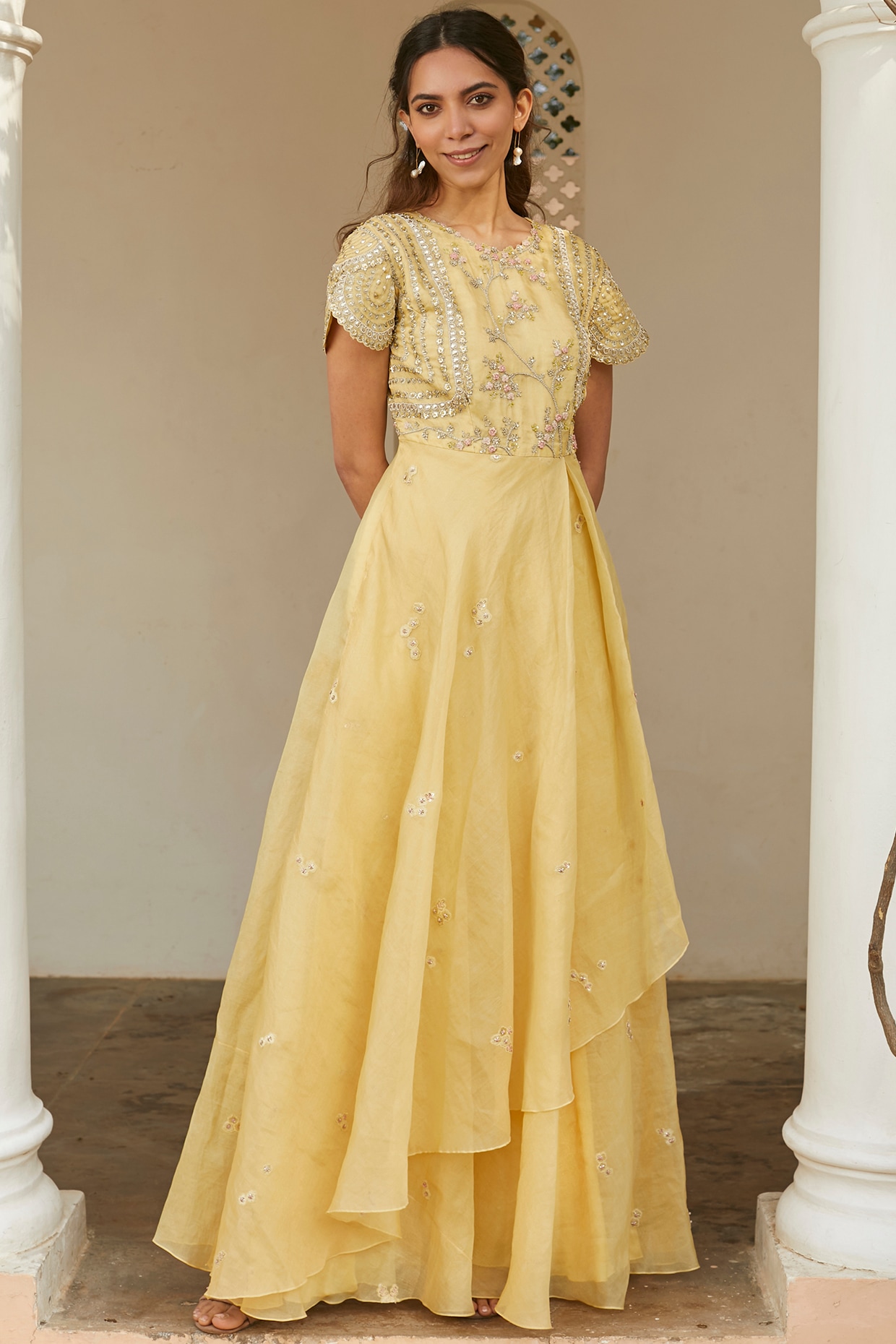 118.90] Yellow V-neck Pleated Long Chiffon Bridesmaid Dress #OP4072 $119 -  GemGrace.com | Vestidos de noite chiffon, Vestidos de baile amarelos,  Vestidos de dama de honra amarelo