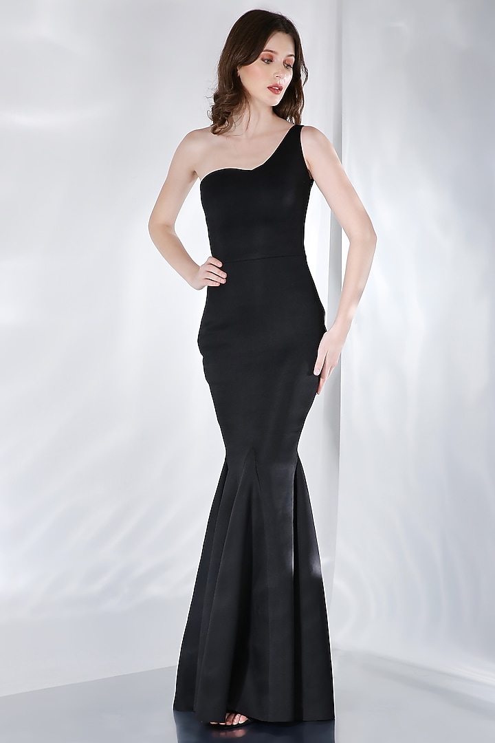 Black Neoprene One-Shoulder Mermaid Party Wear Gown by OZEQO at Pernia's Pop Up Shop