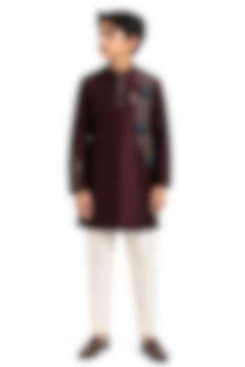 Maroon Linen Embroidered Kurta Set For Boys by Paarsh - Littles at Pernia's Pop Up Shop