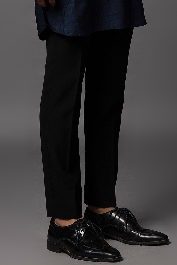 Navy Blue Bam Silk Drangonfly Embroidered Kurta Set by PAARSH at Pernia's Pop Up Shop