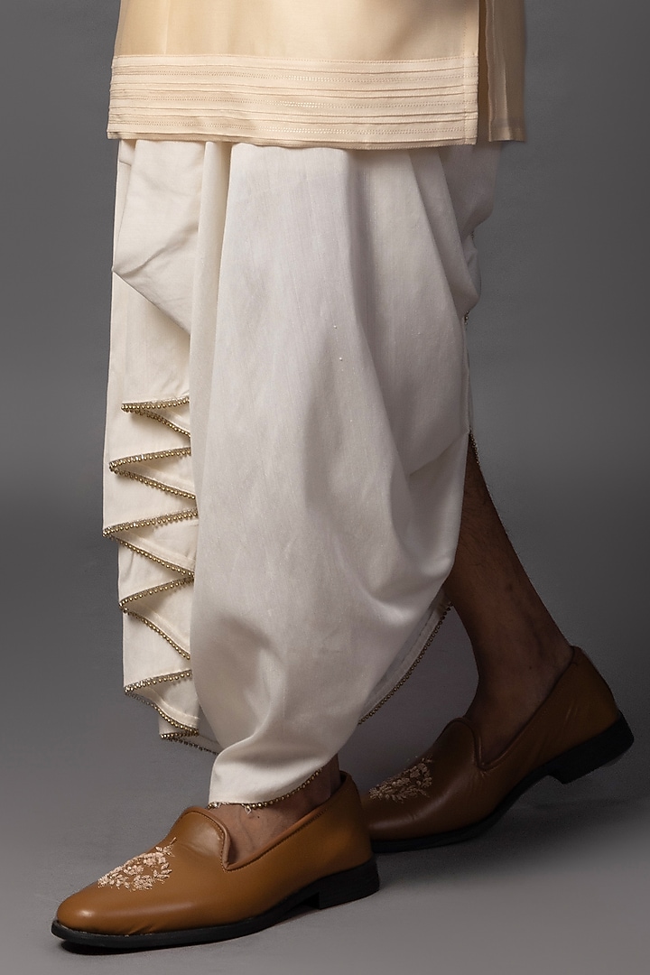 Peach Chanderi Resham Embroidered Kurta by PAARSH at Pernia's Pop Up Shop