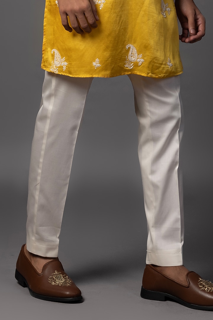 Yellow Linen Satin Threadwork Kurta Set by PAARSH at Pernia's Pop Up Shop