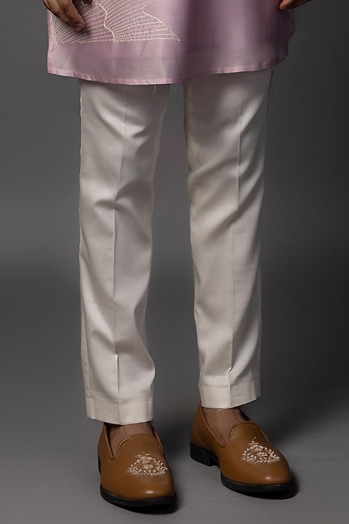 Lilac Silk Threadwork Kurta Set by PAARSH at Pernia's Pop Up Shop