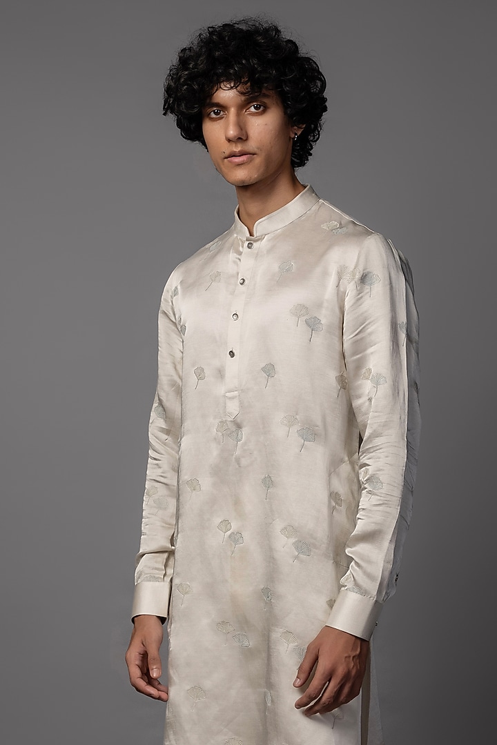 Light Grey Linen Satin Resham Embroidered Kurta Set by PAARSH at Pernia's Pop Up Shop