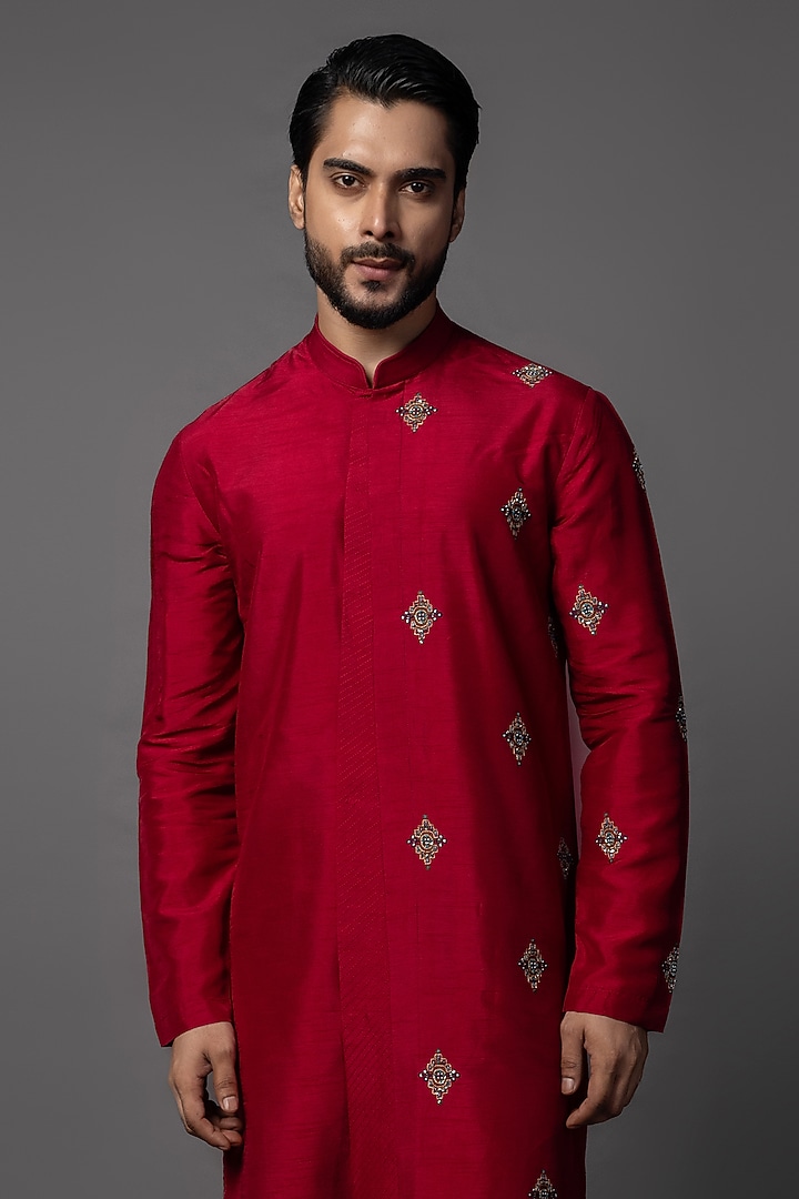 Red Bam Silk Geometric Embroidered Asymmetric Kurta Set by PAARSH at Pernia's Pop Up Shop