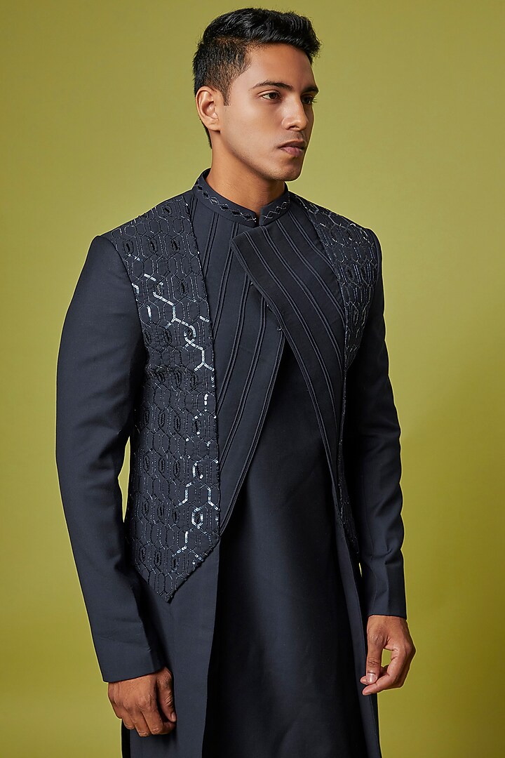 Navy Blue Suiting Embroidered Indo-Western Set by PAARSH at Pernia's Pop Up Shop