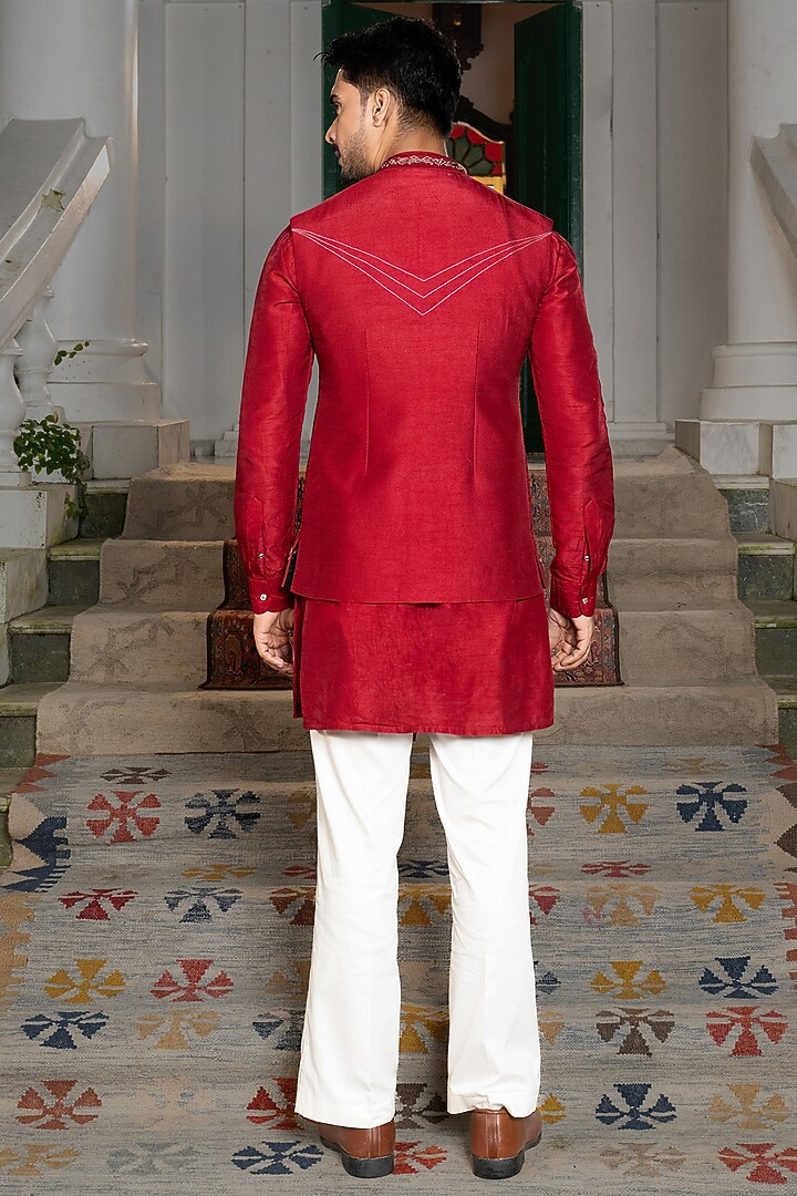 Red Bam Silk Hand Embroidered Bundi Jacket Set by PAARSH at Pernia's Pop Up Shop