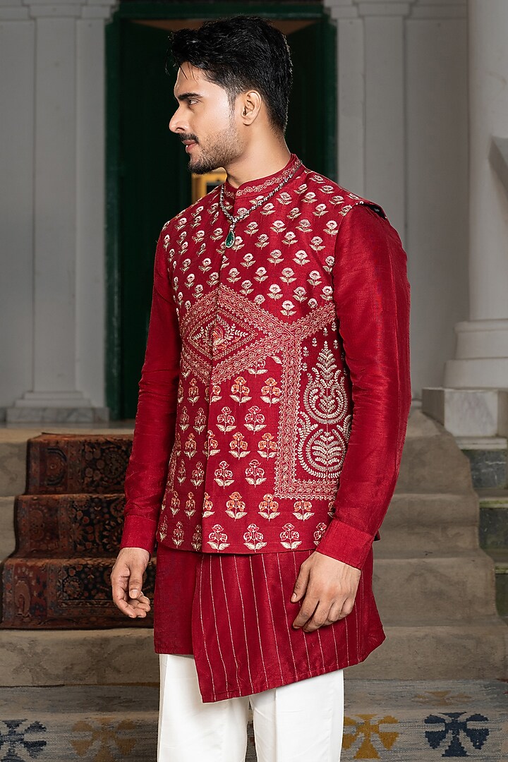 Red Bam Silk Hand Embroidered Bundi Jacket Set by PAARSH at Pernia's Pop Up Shop