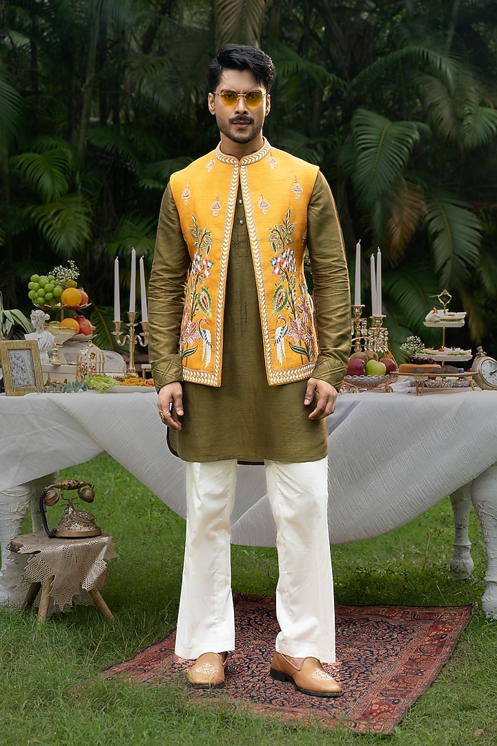 Mustard Yellow Bam Silk Hand Embroidered Bundi Jacket Set by PAARSH at Pernia's Pop Up Shop