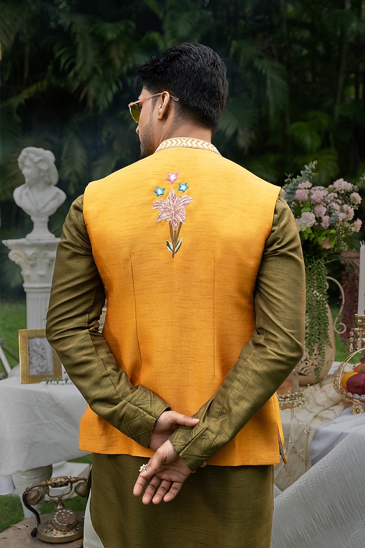 Mustard Yellow Bam Silk Hand Embroidered Bundi Jacket Set by PAARSH at Pernia's Pop Up Shop