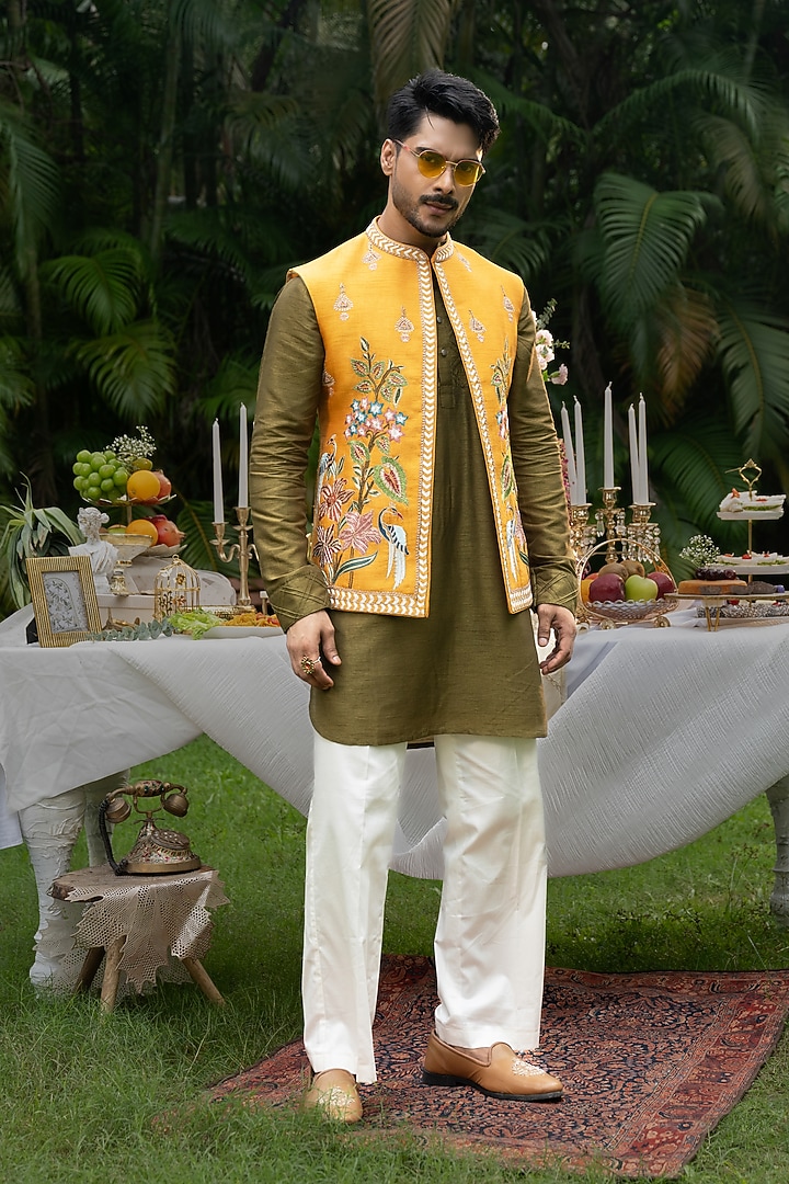 Mustard Yellow Bam Silk Hand Embroidered Bundi Jacket Set by PAARSH at Pernia's Pop Up Shop