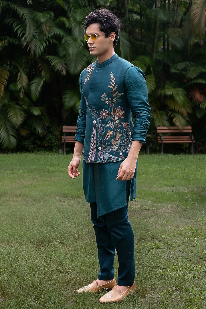 Teal Bam Silk Hand Embroidered Bundi Jacket Set by PAARSH at Pernia's Pop Up Shop