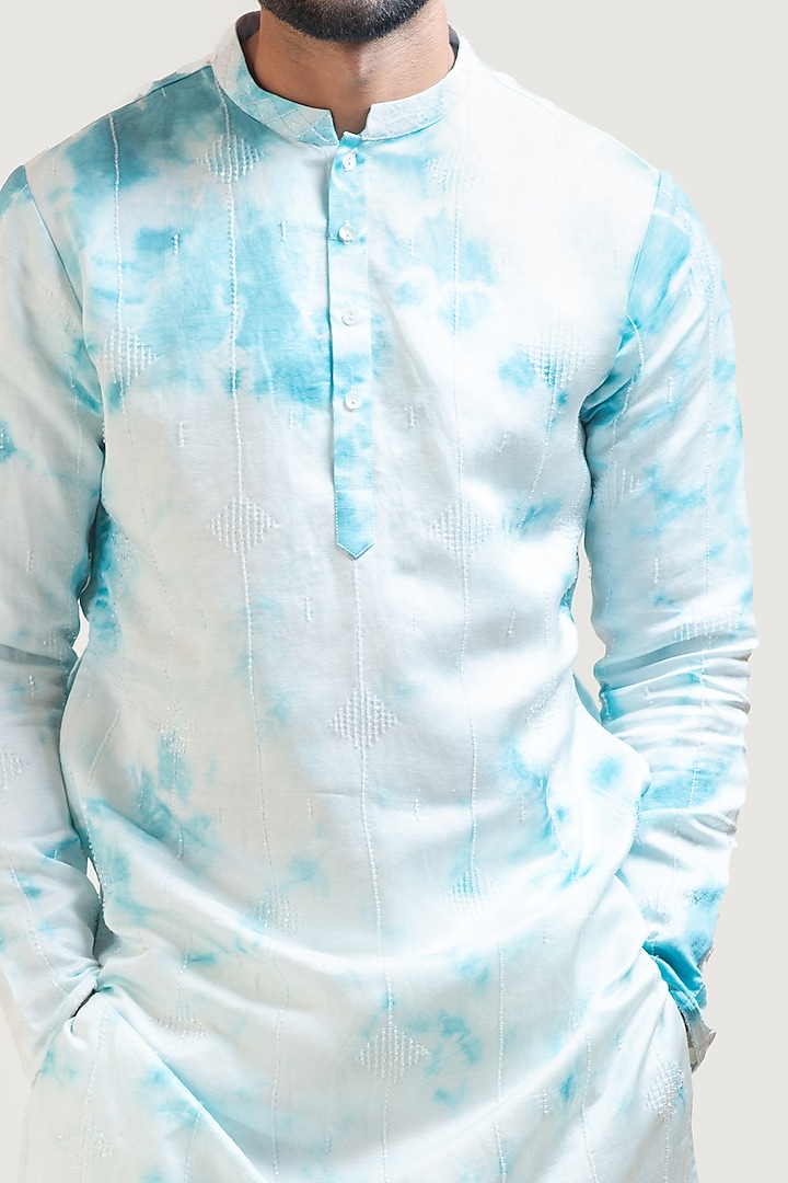 Blue & White Tie & Dye Kurta Set by PAARSH at Pernia's Pop Up Shop