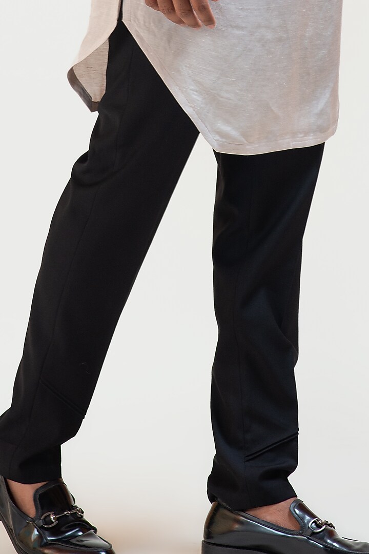 Grey Linen Satin Leaf Embroidered Kurta Set by PAARSH at Pernia's Pop Up Shop
