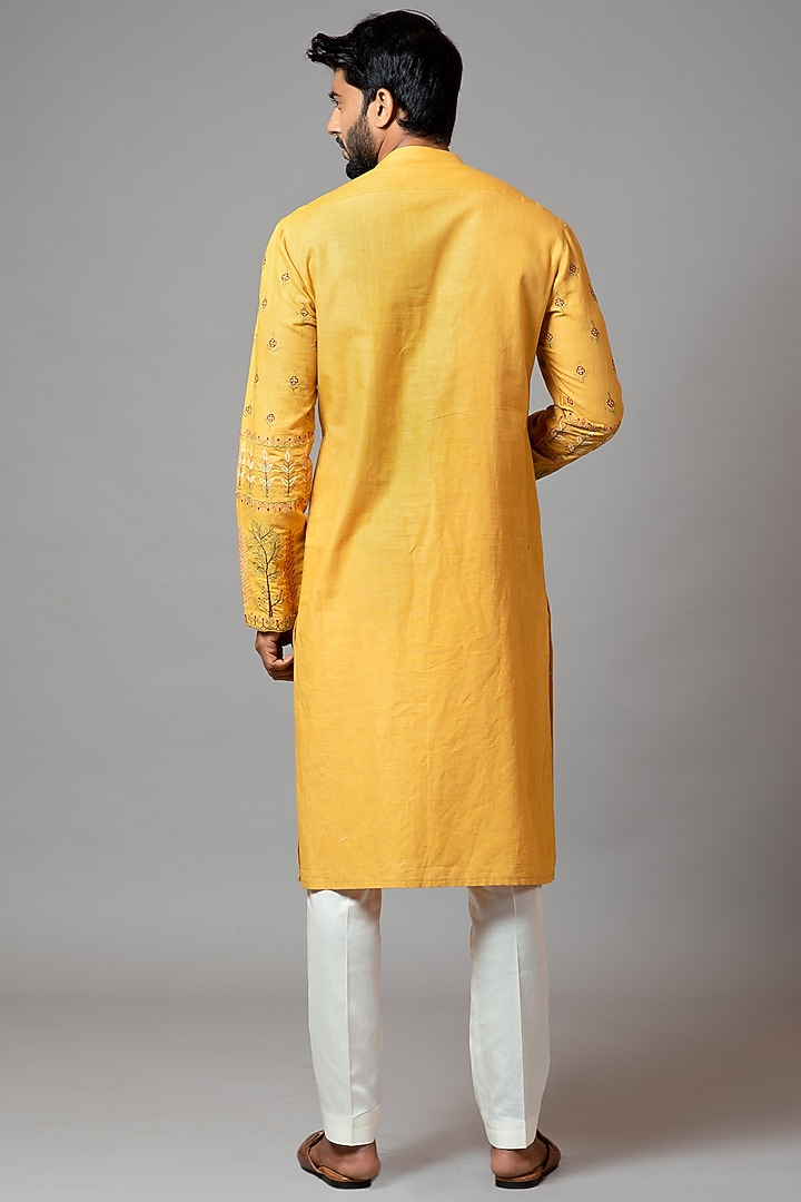 Mustard Embroidered Kurta Set by PAARSH at Pernia's Pop Up Shop
