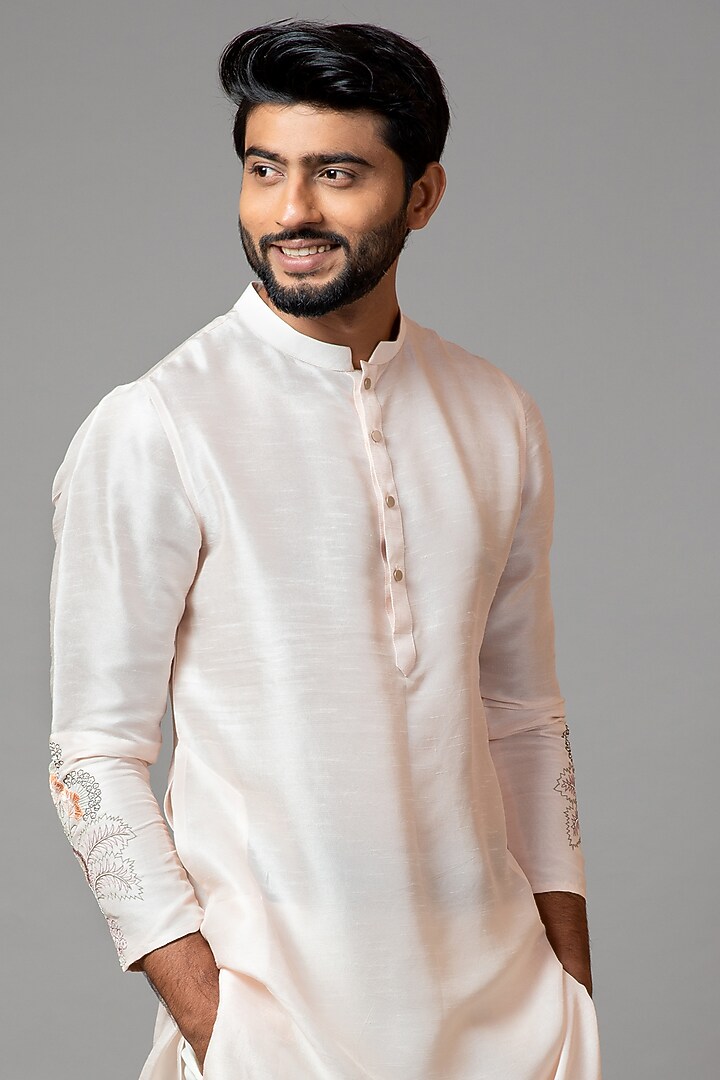 Faded Pink Embroidered Kurta Set by PAARSH at Pernia's Pop Up Shop