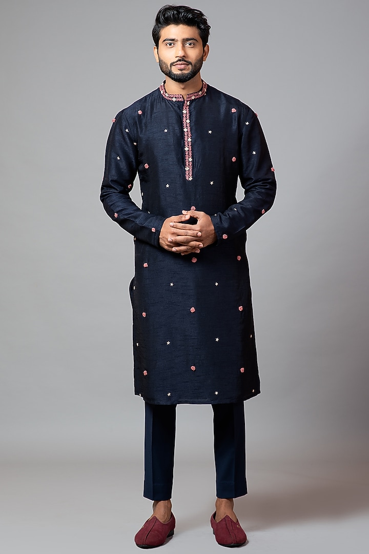 Navy Blue Embroidered Kurta Set by PAARSH at Pernia's Pop Up Shop