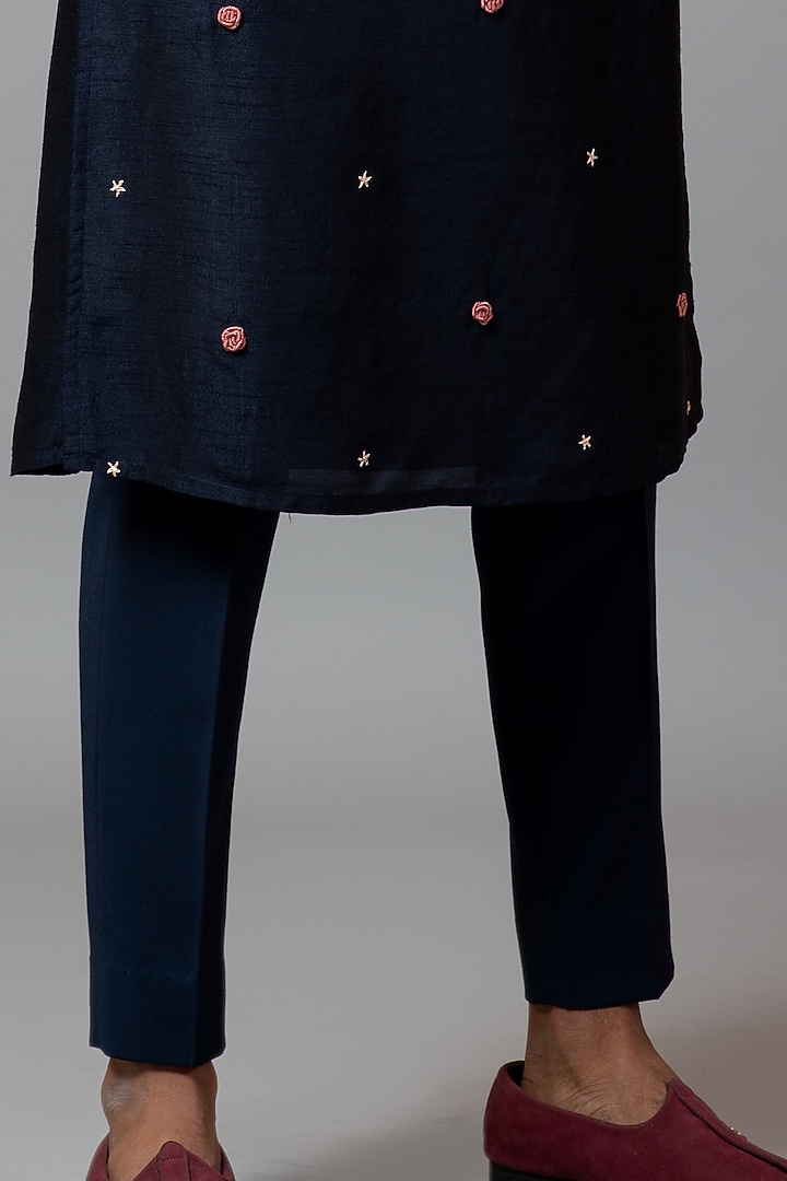 Navy Blue Embroidered Kurta Set by PAARSH at Pernia's Pop Up Shop