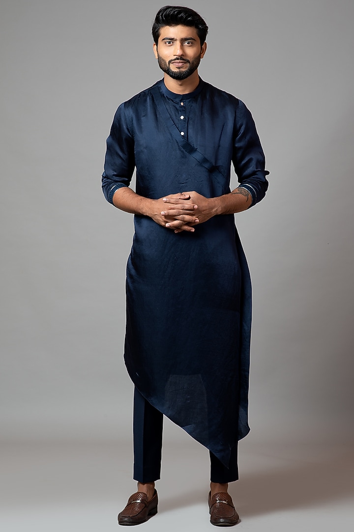 Navy Blue Thread Embroidered Kurta Set by PAARSH at Pernia's Pop Up Shop