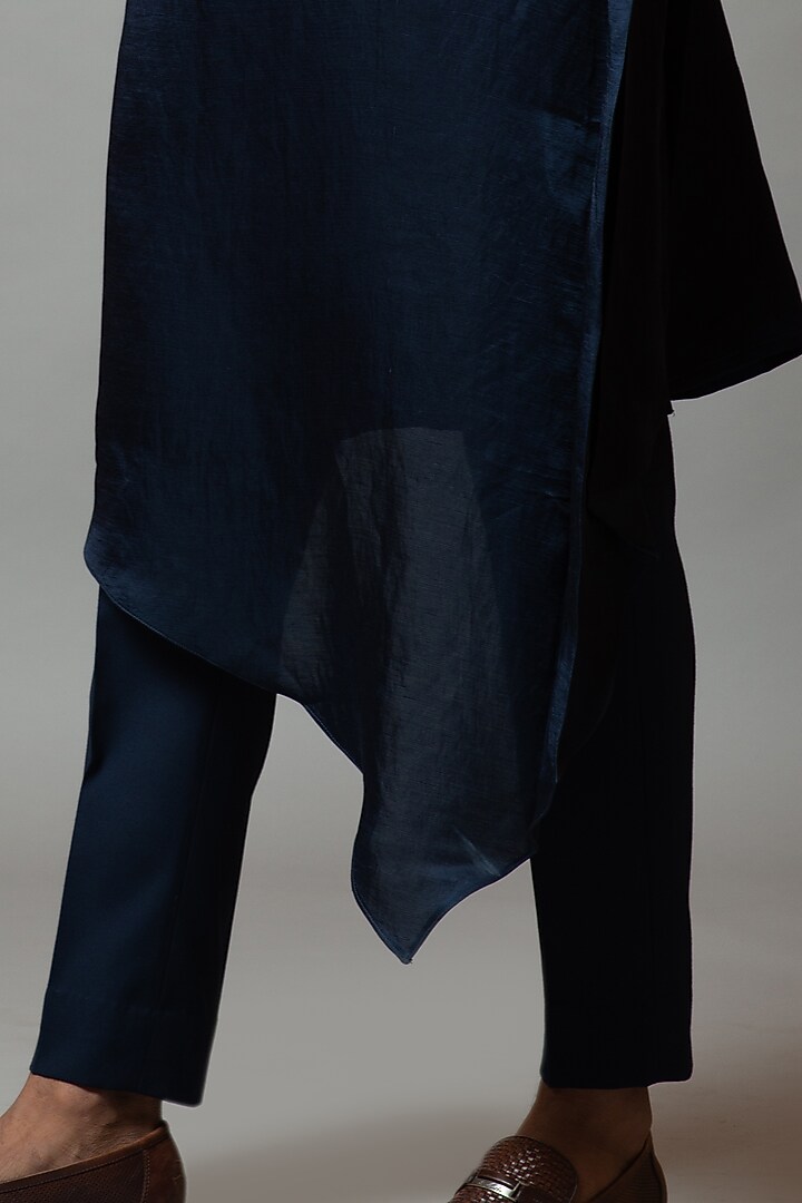 Navy Blue Thread Embroidered Kurta Set by PAARSH at Pernia's Pop Up Shop