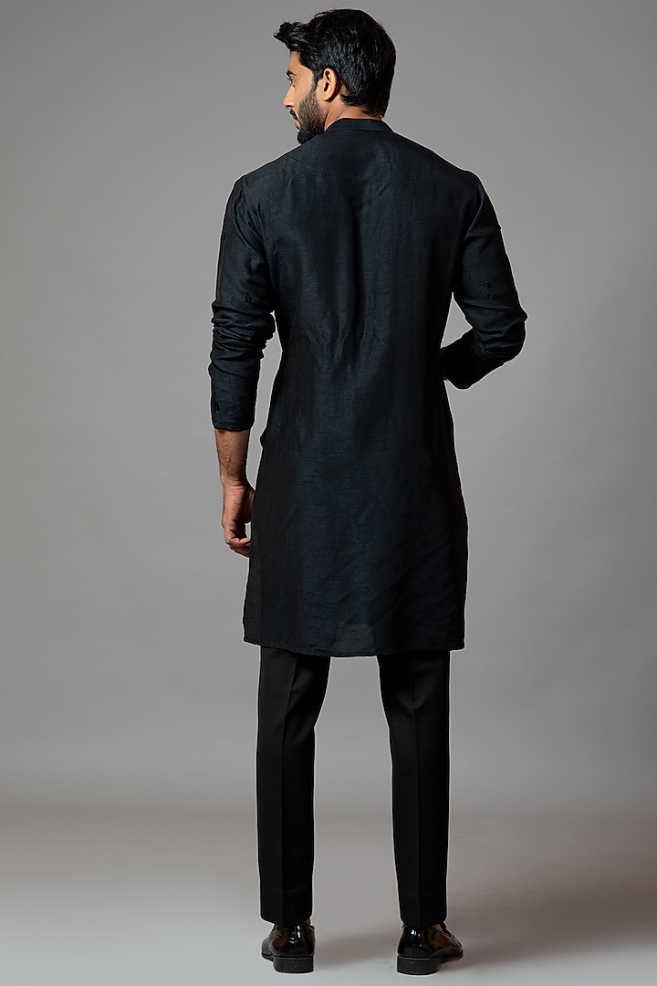 Black Embroidered Kurta Set by PAARSH at Pernia's Pop Up Shop
