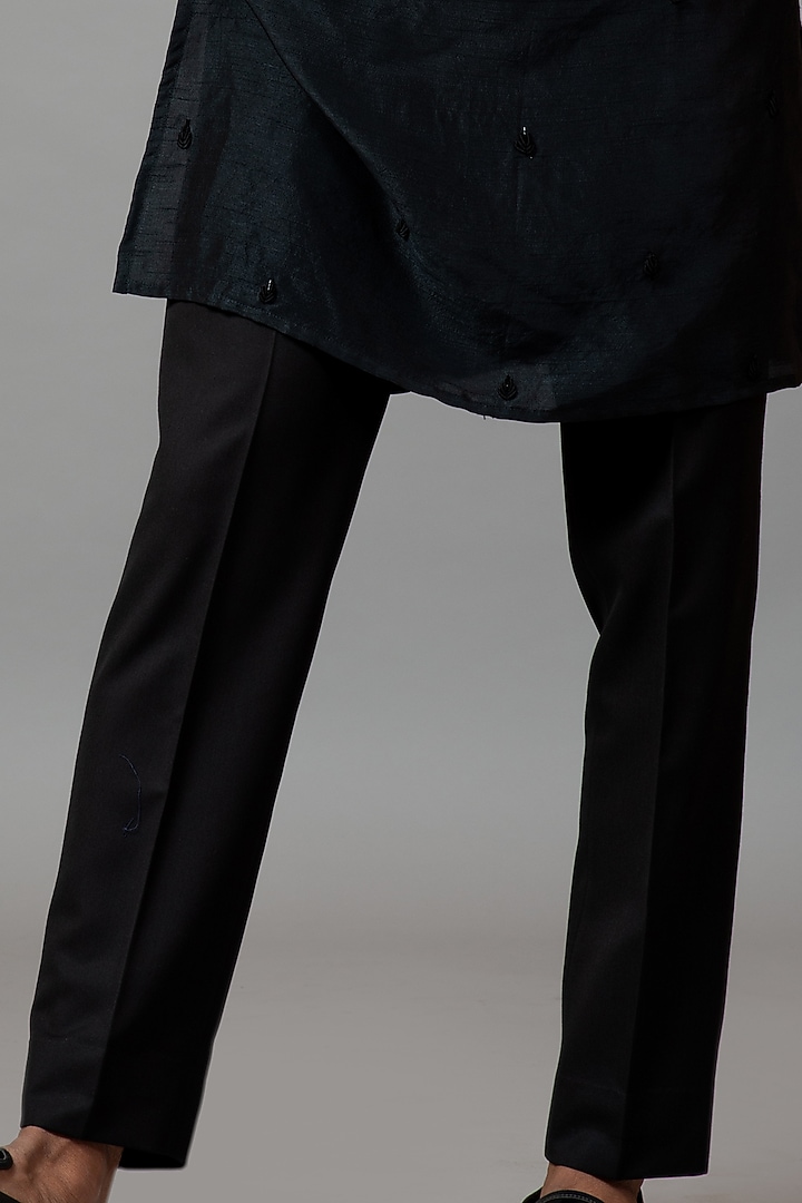 Black Embroidered Kurta Set by PAARSH at Pernia's Pop Up Shop