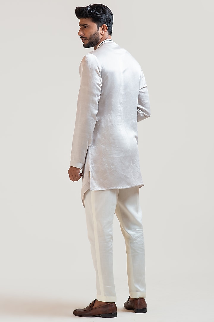Oyster Embroidered Kurta Set by PAARSH at Pernia's Pop Up Shop
