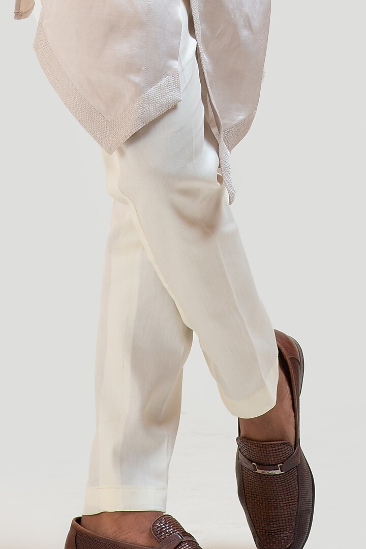Oyster Embroidered Kurta Set by PAARSH at Pernia's Pop Up Shop