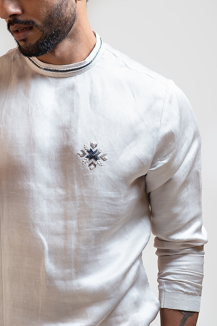 Oyster Embroidered Kurta Set by PAARSH at Pernia's Pop Up Shop