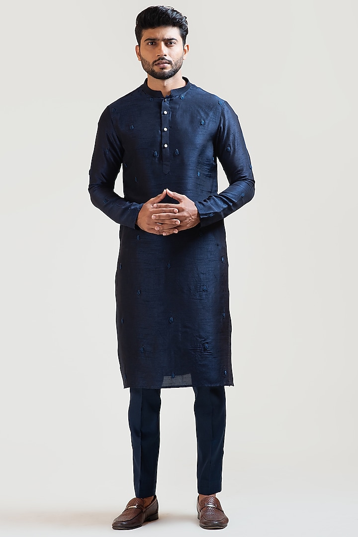 Navy Blue Embroidered Kurta Set by PAARSH at Pernia's Pop Up Shop