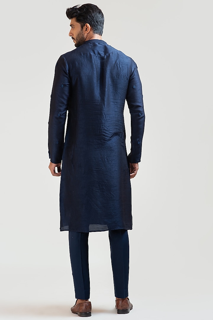 Navy Blue Embroidered Kurta Set by PAARSH at Pernia's Pop Up Shop