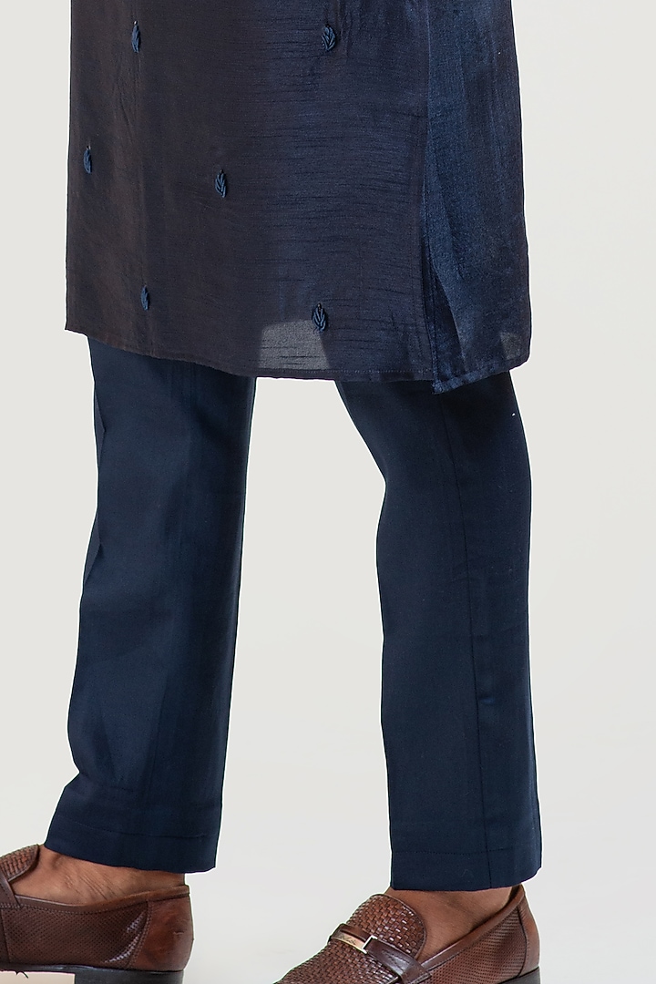 Navy Blue Embroidered Kurta Set by PAARSH at Pernia's Pop Up Shop