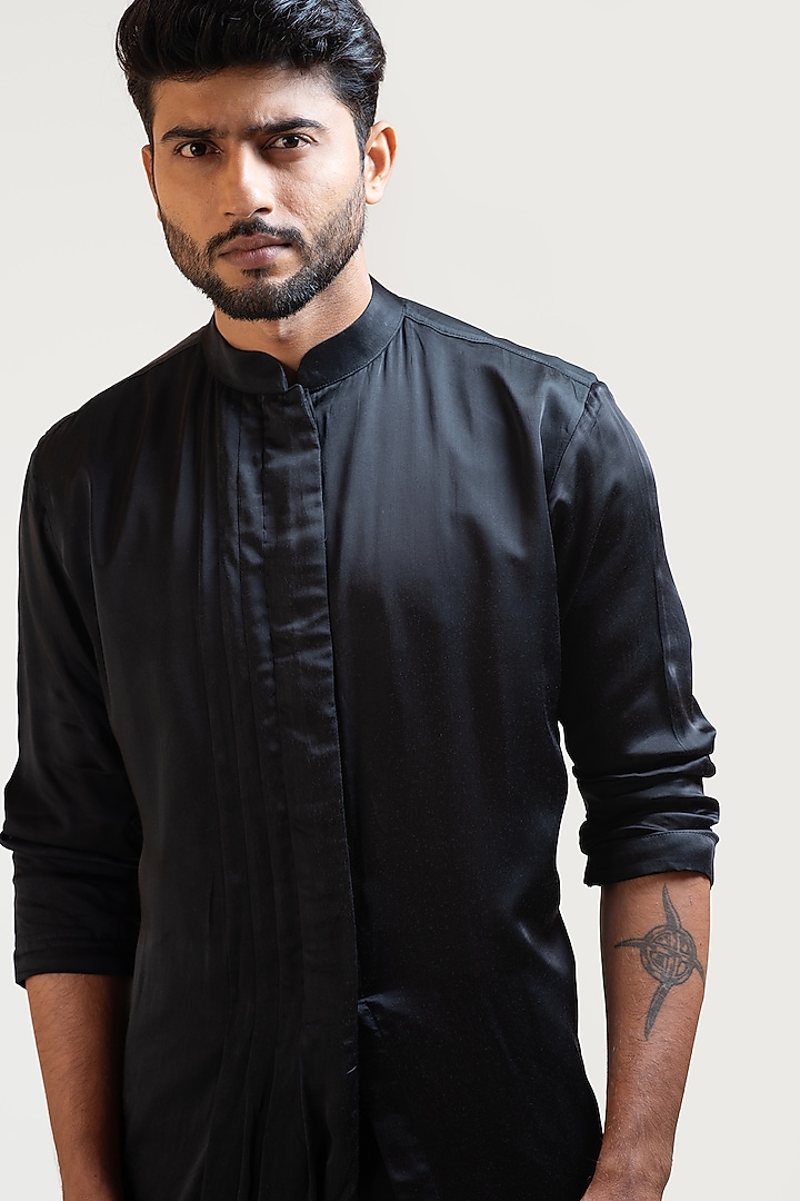 Black Draped Kurta Set by PAARSH at Pernia's Pop Up Shop