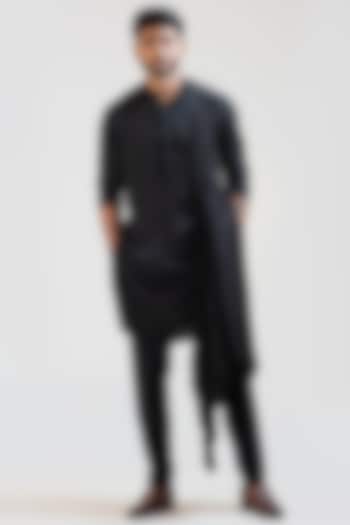 Black Silk Draped Kurta Set by PAARSH at Pernia's Pop Up Shop