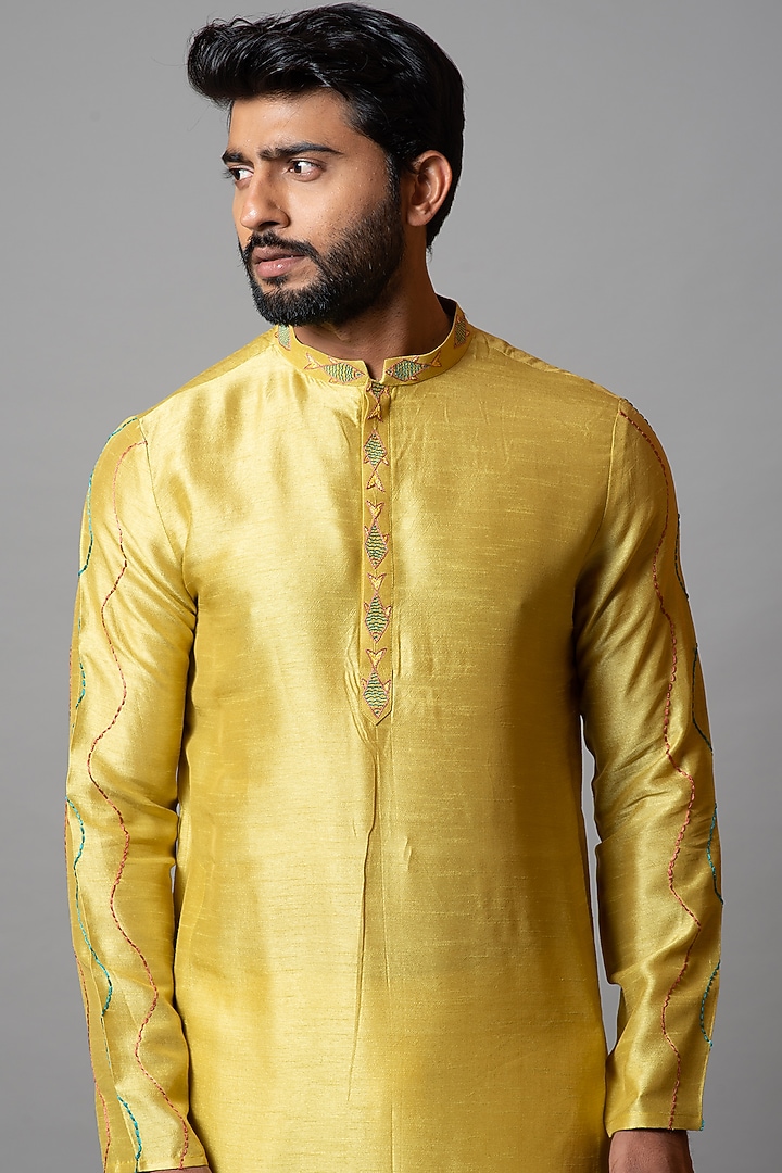 Mustard Yellow Bamberg Silk Embroidered Kurta Set by PAARSH at Pernia's Pop Up Shop