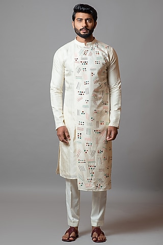 Cannoli Cream Bamberg Silk Kurta Set by PAARSH