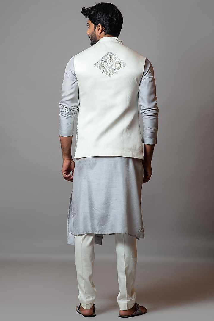 Light Grey Linen Satin Embroidered Bundi Jacket by PAARSH at Pernia's Pop Up Shop