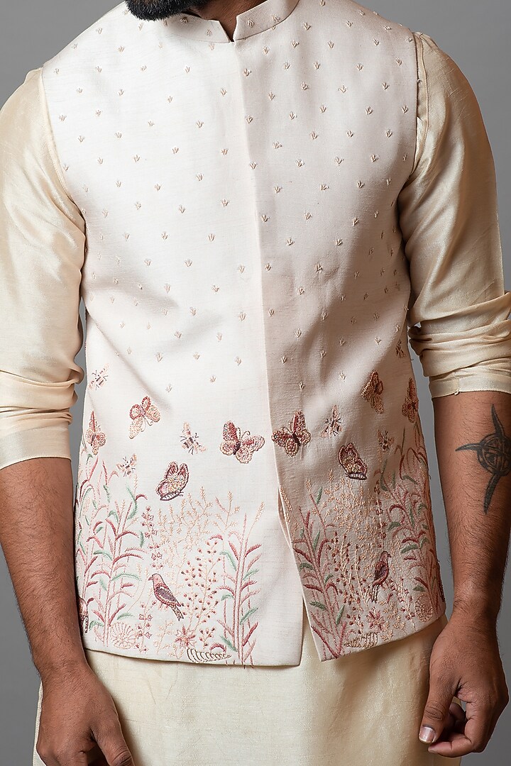 Pale Peach Bamberg Silk Hand Embroidered Bundi Jacket by PAARSH at Pernia's Pop Up Shop