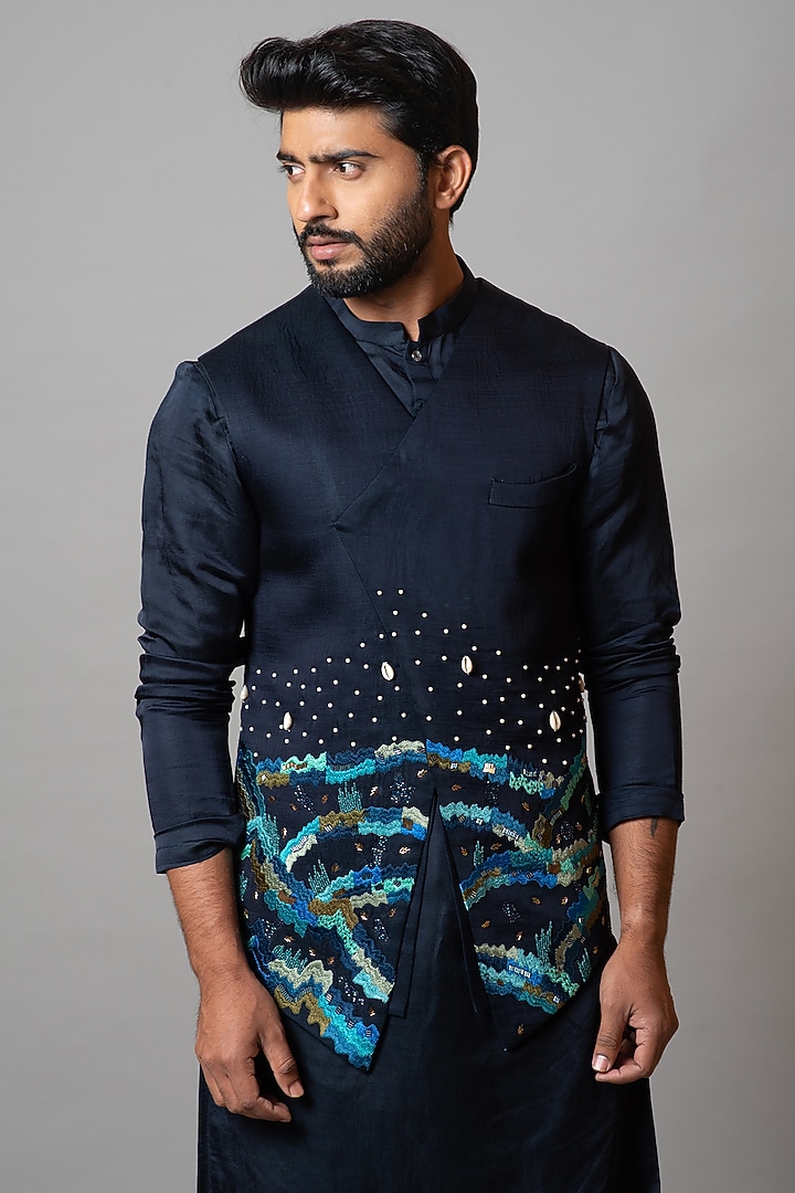 Navy Peon Bundi Jacket With Kurta Set by PAARSH at Pernia's Pop Up Shop