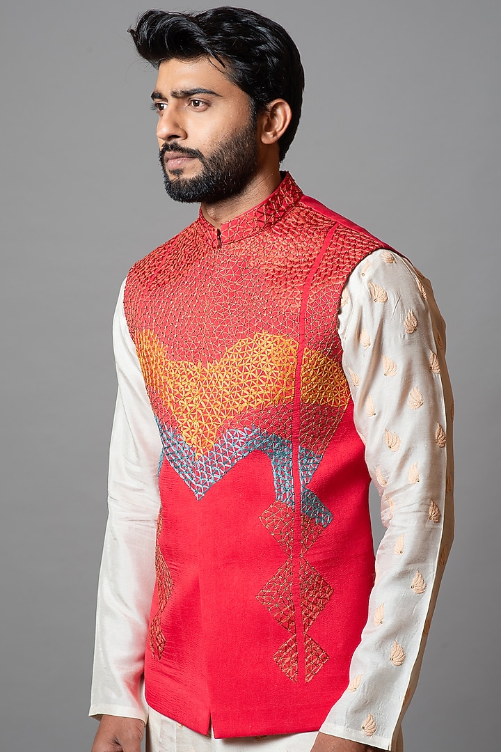 Tango Red Bamberg Silk Thread Embroidered Bundi Jacket Set by PAARSH at Pernia's Pop Up Shop