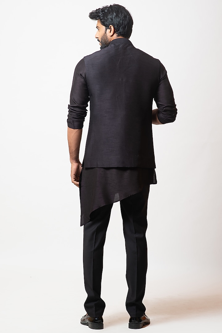 Black Bamberg Silk Cutdana Embroidered Bundi Jacket Set by PAARSH at Pernia's Pop Up Shop