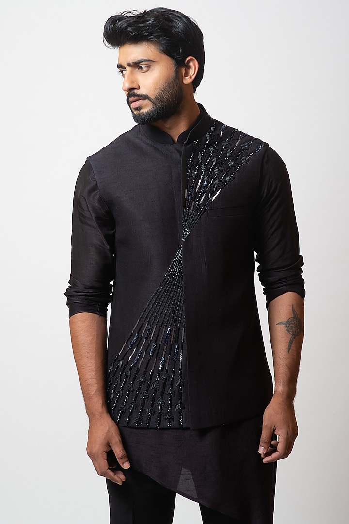 Black Bamberg Silk Cutdana Embroidered Bundi Jacket Set by PAARSH at Pernia's Pop Up Shop