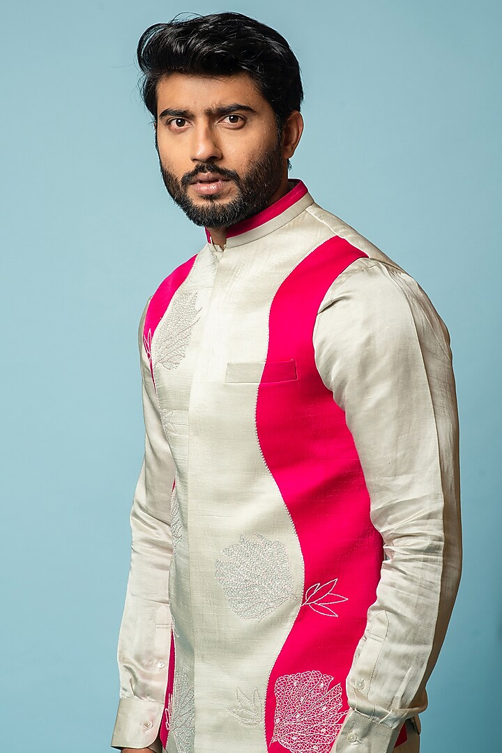 Striking Grey Bundi Jacket With Kurta Set by PAARSH at Pernia's Pop Up Shop