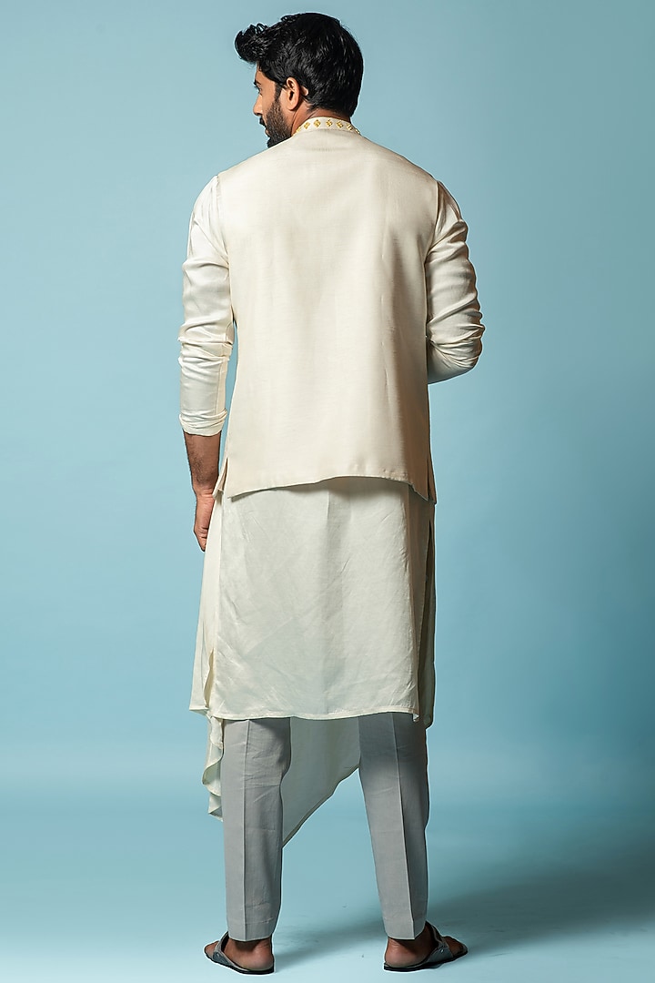 Off-White Bamberg Silk Mirror & Thread Embroidered Bundi Jacket set by PAARSH at Pernia's Pop Up Shop