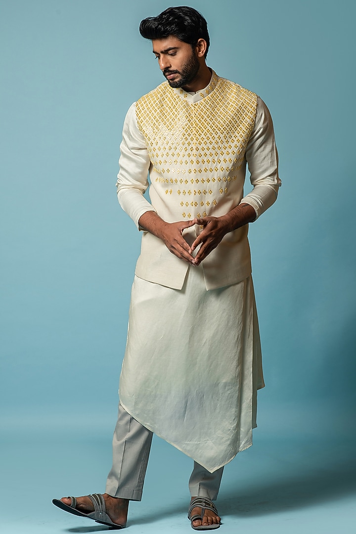 Off-White Bamberg Silk Mirror & Thread Embroidered Bundi Jacket set by PAARSH at Pernia's Pop Up Shop