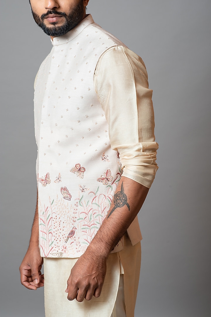 Pale Peach Bemberg Silk Hand Embroidered Bundi Jacket Set by PAARSH at Pernia's Pop Up Shop