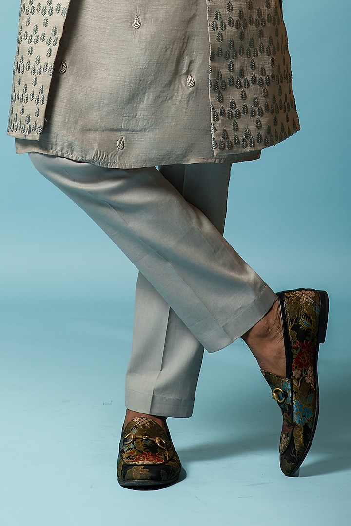 Shrinking Grey Embroidered Indo-Western Set by PAARSH at Pernia's Pop Up Shop