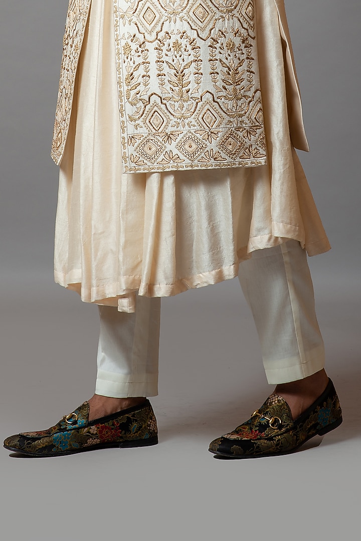 Pearled Ivory Embroidered Groom Sherwani Set by PAARSH at Pernia's Pop Up Shop