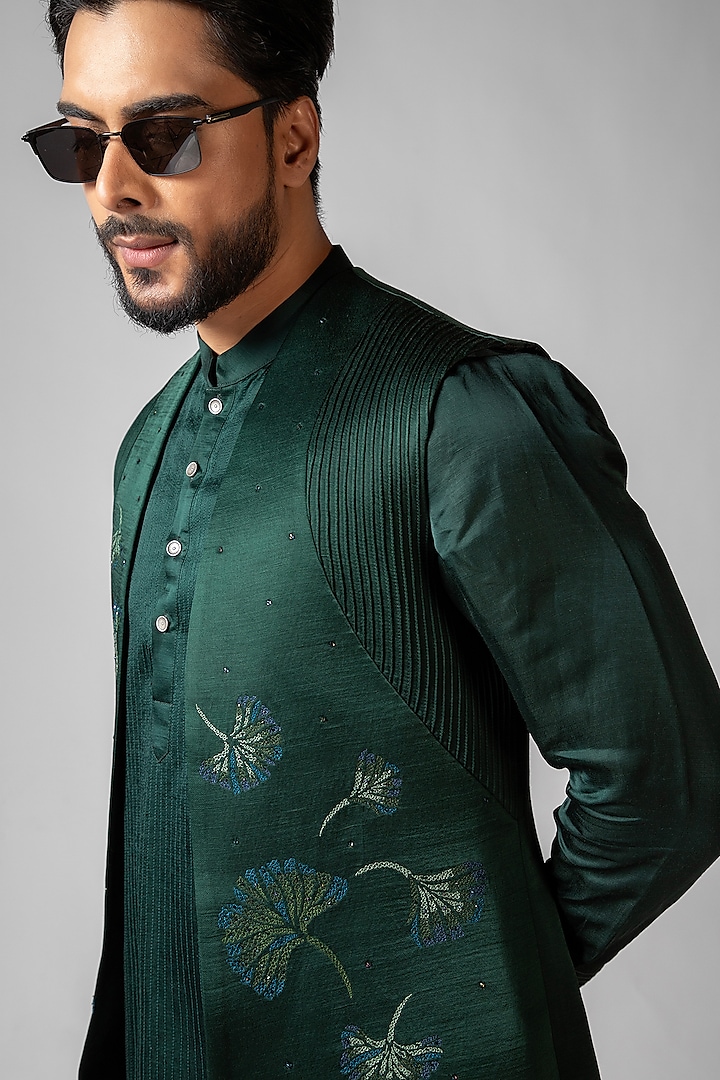 Verdant Green Organza Resham Embroidered Nehru Jacket Set by PAARSH at Pernia's Pop Up Shop