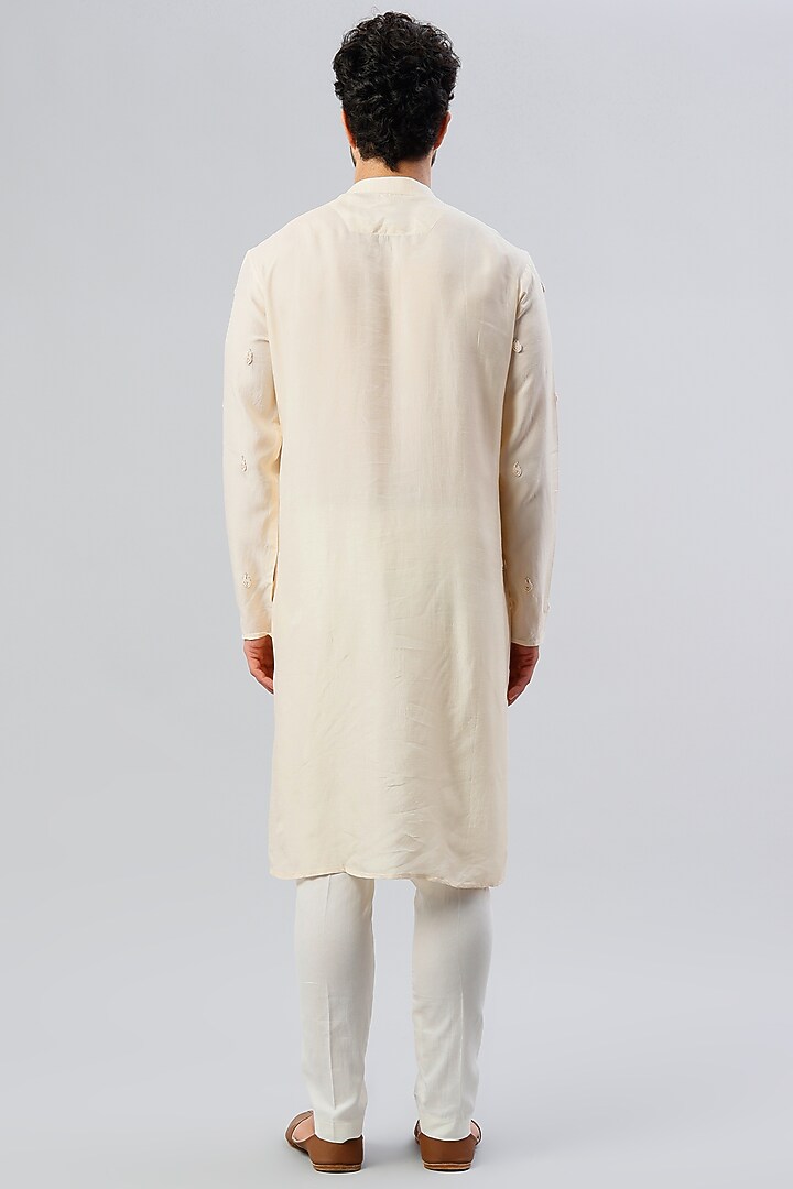 Off-White Embroidered Kurta Set by PAARSH at Pernia's Pop Up Shop